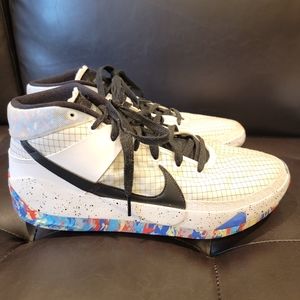 Kevin Durant. Home Team. Size 13. In Fair Condition. Without Box.